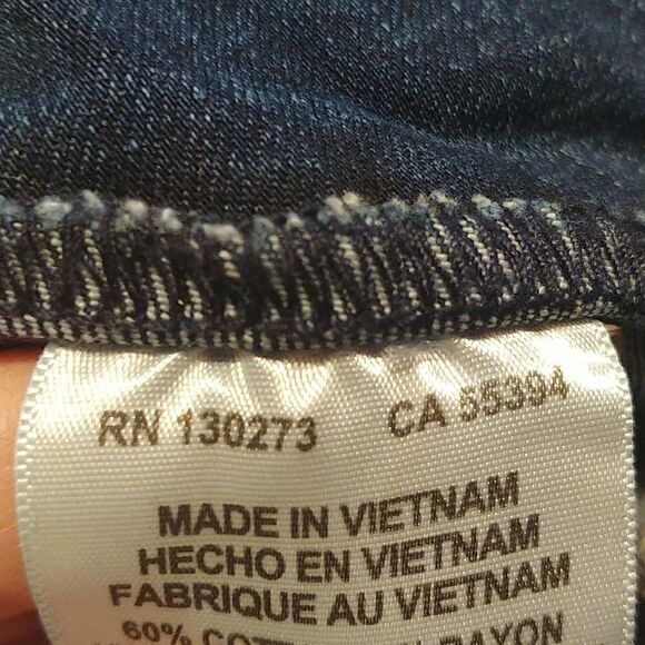 Lee. Stretchy Fit Jeggings. Elastic waist. Size Medium - Picture 10 of 13